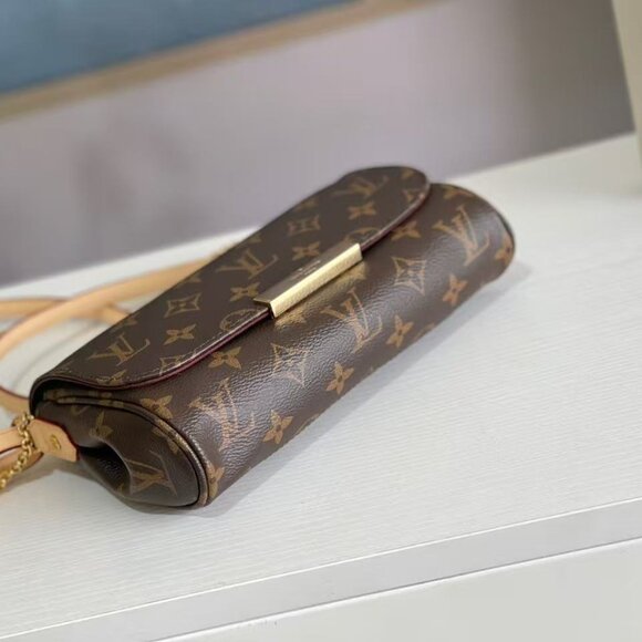 Authentic LOUIS VUITTON Monogram Favorite PM Bag - Picture 4 of 7